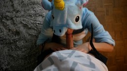 Une jeune Licorne suce et se fait baiser POV – Anna Furiosa